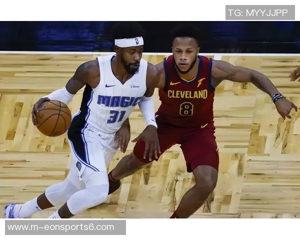 热火与魔术激战正酣NBA赛场精彩瞬间回顾与分析